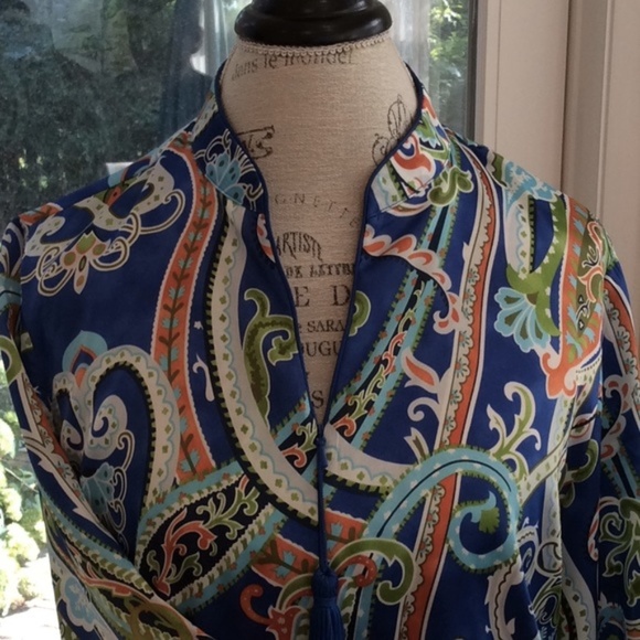 Pre-Loved Soft and Colorful Robe - Picture 2 of 6